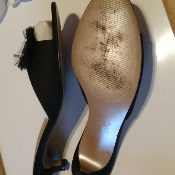 GG BLACK Nearly New Vera Wang Crystal & Tulle Embellished Kitten Heel Pee… - Picture 3 of 7